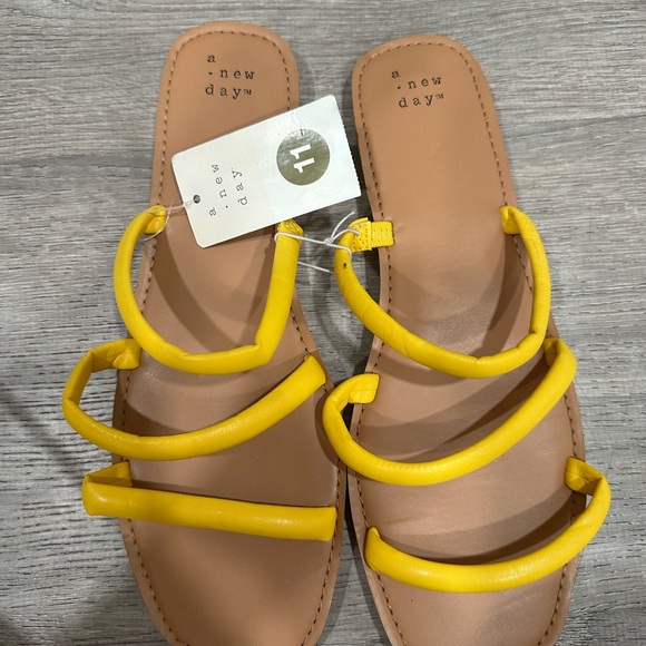 A new Day YEllow Triple Strap Wren Sandals Womens NWT - Picture 4 of 4